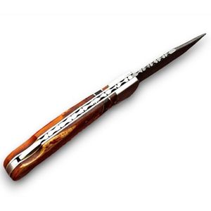 Couteaux pliants Damas faits à la main avec manche en bois, lame en acier à motif tranchant, et pommelle décorative en métal pour la chasse en extérieur - Product Image 2