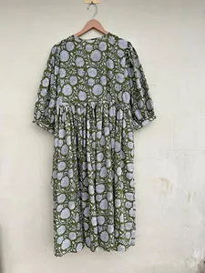 Elegante Vestido Midi Boho Verde Floral Hecho a Mano con Cuello de Lazo y Estampado Étnico, Vestido Casual - Product Image 2