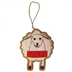 Adorno Colgante de Cordero con Bordado Zari y Cuentas – Decoración Premium para Navidad, Pascua y Eid, Proveedor Mayorista - Product Image 1