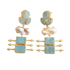 Pendientes de Racimo de Latón de Primera Calidad, Chapados en Oro, con Perlas Hechas a Mano, Semipreciosos, con Alto Pulido, Estilo Moderno - Product Image 1