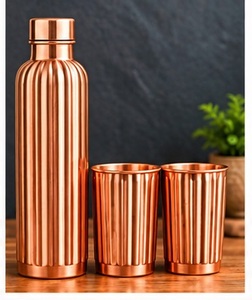 Botella de Agua de Cobre Grabada con Diseño Floral Hecha a Mano con 2 Tazas a Juego, Set de Termo Portátil - Product Image 5