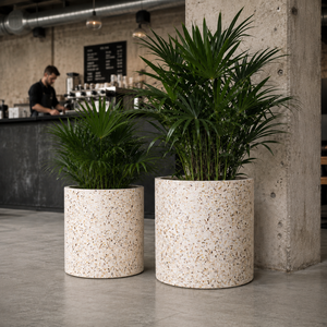 Macetero cilíndrico de fibra de vidrio para arquitectos, con exterior de agregado expuesto, resistente a las heladas, para espacios públicos, 4 tamaños - Product Image 5