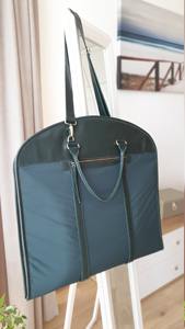 กระเป๋าใส่เสื้อผ้าแบบพับได้ ผ้าแคนวาสคุณภาพสูง พร้อมโลโก้สั่งทำพิเศษ สำหรับเดินทาง ใส่สูท หรูหรา สำหรับนักธุรกิจ รุ่น LCGB-0003 - Product Image 2