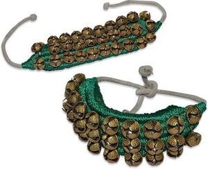 Campanas de Tobillo Ghungroo de Latón de Doble Cara, Chapadas en Oro, con Tela Verde, Tema Musical, Decoración Festiva - Product Image 2