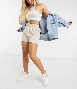 Shorts Deportivos de Mujer para Verano 2026, Personalizables con Logotipo, Transpirables, de Secado Rápido, Cintura Alta, para Correr, Gimnasio, en Algodón Beige - Product Image 4