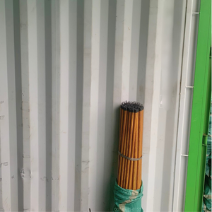 Suministro a granel de Vietnam, mango de plástico de PVC, 120cm, palo de escoba de madera de eucalipto, diseño de grano, recogedor de uso doméstico, bolsa empaquetada limpia - Product Image 2