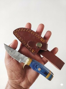 Couteau de chasse en acier damas forgé sur mesure avec manche en bois et étui en cuir, lame à pointe tombante - Product Image 2