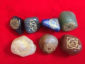 Set de Chakras con Piedras Preciosas Variadas, Hecho a Mano, Grabado, Feng Shui, Curación de la Vida, Ovalado, Hecho en India - Product Image 2