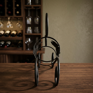 Porte-bouteilles autoportant en métal noir avec motif feuille de vigne, design élégant pour présentation de bouteilles - Product Image 2