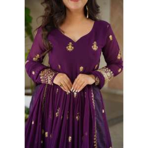 Robe de bal en satin de luxe avec embellissements en cristal et diamants et dupatta - Product Image 1