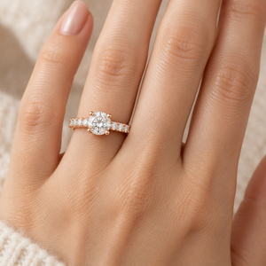 Anillo Solitario Clásico con Diamante Cultivado en Laboratorio de 0.60CT, Corte Redondo, Engaste Pavé en el Hombro, Joyería Personalizada OEM - Product Image 3