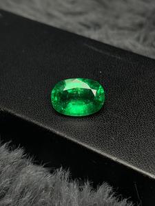 Émeraude de Zambie naturelle de qualité supérieure, certifiée par un tiers, taille ovale, véritable pierre précieuse vert vif avec jeu de couleurs pour la fabrication de bijoux - Product Image 2