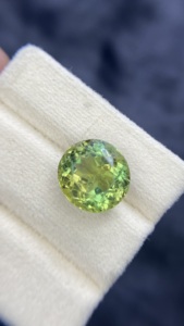 Apatite Naturelle Certifiée Bio Couleur Naturelle, Pierre Taillée de Forme Ovale avec une Bonne Qualité de Lustre, Pierre Précieuse Non Montée 13,45 Carats, Nettoyée au Loup - Product Image 2