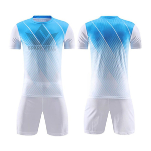 Conjunto de Camiseta de Fútbol para Hombre con Degradado Azul y Rojo, Manga Corta, Cuello Redondo, Poliéster que Absorbe la Humedad, Ajuste Atlético, para Todas las Temporadas, Personalizable - Product Image 3