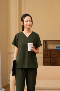 Tenues Médicales Personnalisées pour Femmes : Ensemble Brodé avec Confort Extensible Bidirectionnel - Product Image 3