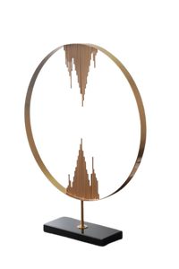 Vase de table minimaliste en laiton moderne avec motif vertical et design rond pour la décoration du salon - Product Image 1