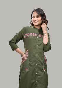 Ensemble Kurti en coton élégant avec pantalon pour femmes, vêtements ethniques confortables et élégants, vente en gros - Product Image 4