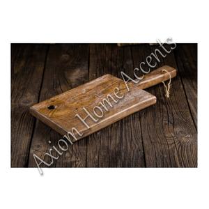 Planche à fromage élégante en résine avec surface en bois, parfaite pour hacher les légumes et servir par Axiom Home Accents - Product Image 6