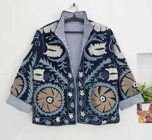 Veste bohème vintage en velours bleu marine brodée Suzani pour femme, col montant, motif floral fait main, manteau d'automne - Product Image 3