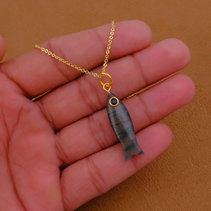 Collier en labradorite sculpté à la main, pendentif poisson en pierre précieuse, plaqué or, bijoux faits main, bijoux unisexes - Product Image 4