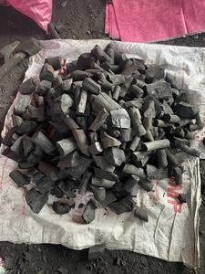 Charbon de bois de Khaya, best-seller pour le barbecue, qualité supérieure, 100% bois dur - BIWOOD COMPANY -+ 84 911 379 511 - Product Image 5