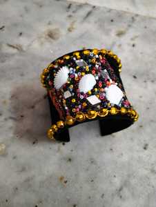 Pulseras de cuentas hechas a mano con detalles artesanales, ideales para moda boho, ropa festiva, regalos, boutiques y colección de joyería. - Product Image 3