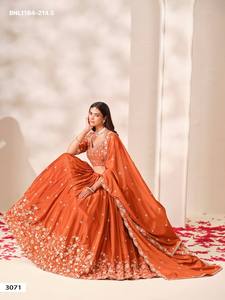 Ensemble Lehenga-Blouse-Dupatta Can-Can en Chinon de qualité supérieure avec broderies Butti et florales, fournisseur mondial - Product Image 2