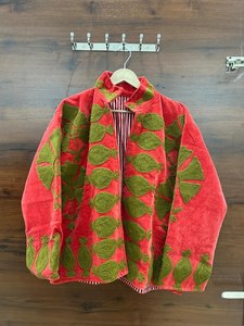 Veste en velours brodée à la main avec un motif floral, style décontracté, idéale pour les soirées ou un usage quotidien - Product Image 3