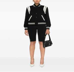 แจ็คเก็ตวาร์ซิตี้พรีเมียมสีดำขาวแบบยูนิเซ็กซ์ แจ็คเก็ตเบสบอลแบบ Letterman สั่งทำได้ สไตล์สตรีทแวร์ วินเทจ เรโทร ผ้าขนสัตว์ผสม - Product Image 4