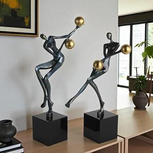 Ensemble décoratif de 2 sculptures en métal représentant des hommes, parfaites pour la décoration de bureau, les événements et la mise en scène de table, fabriquées à la main en Inde. - Product Image 1
