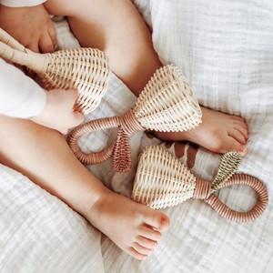 Jouet de dentition en rotin 100% naturel en forme de poire pour bébé, hochet, petit jouet sûr et écologique, sans plastique, jouets faits à la main pour enfants - Product Image 4