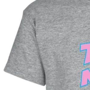 Camiseta Gráfica de Manga Corta para Adolescentes en Gris Jaspeado, con Estampado de Letras Rosadas en Negrita 'They Don't Like Us', Cuello Redondo, Informal, Juvenil, para Uso Diario - Product Image 2