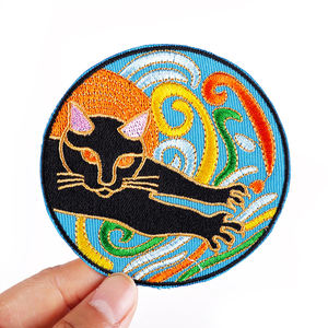 Parches Termoadhesivos de Fieltro No Tejido Bordados a Mano de Alta Calidad con Logotipo Personalizado para Marca - Product Image 3