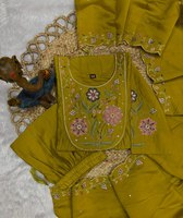 Ensemble Anarkali Kurta Pantalon Dupatta en Soie Viscose de Designer |   Tenue de soirée richement brodée |   Fabricant de vêtements B2B
