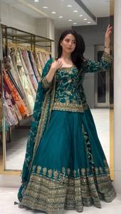 Ensemble Lehenga et Dupatta traditionnel ethnique indien pakistanais en soie avec broderie de sequins, robe ethnique entièrement cousue, vente en gros - Product Image 1