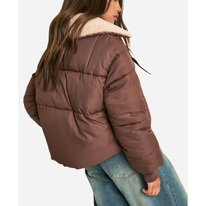 Blouson d'hiver matelassé court OEM pour femme, personnalisé, avec col à capuche, en coton teint, rivets, imperméable, écologique, léger, décontracté - Product Image 5