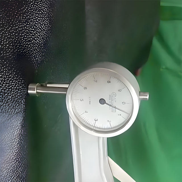 Cuir noir à croûte