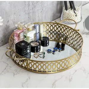 Plateau de service en métal fait main de luxe avec finition dorée haut de gamme pour table à manger moderne, décoration intérieure et hôtellerie – Métal décoratif - Product Image 1