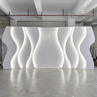 Panneau mural de toile de fond de mariage ondulé avec éclairage LED pour la décoration de scène d'événements modernes et de banquets