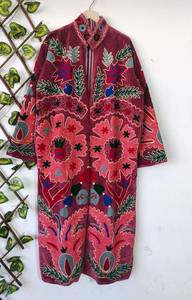 เสื้อโค้ทกำมะหยี่ปักลายซูซานีสำหรับผู้หญิง สีชมพู ลายดอกไม้และลายเพสลีย์  แบบยาวปานกลาง  ทรงคลุมตัว  แบบเปิดด้านหน้า  สไตล์กิโมโน  โบโฮ  สำหรับฤดูหนาว - Product Image 4