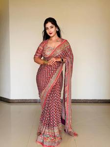 Conjunto de Saree de Georgette de Seda Borgoña de Lujo con Lentejuelas Pesadas y Trabajo de Espejo, Estilo Patola, para Bodas Indias y Pakistaníes, Ajuste Delgado, Envío Rápido - Product Image 2