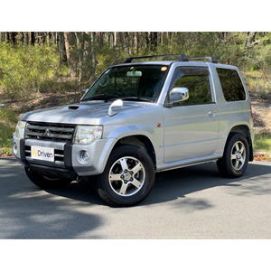 Mitsubishi Pajero d'occasion automatique 4x4, idéal pour les aventures en ville et hors route, puissant et spacieux - Product Image 1