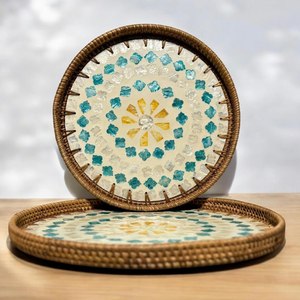 Plateau de service rond en rotin tressé de qualité supérieure avec motif floral en MOP, diamètre 12 pouces, pour usage résidentiel, au meilleur prix - Product Image 4