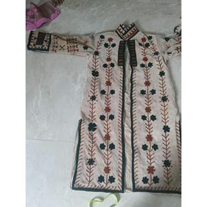 Manteau long matelassé en velours Suzani, respirant et écologique, broderie florale artisanale, style bohème chic, veste d'hiver pour femme - Product Image 1