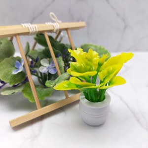 Plante en pot miniature pour maison de poupée 1:12, accessoire de paysage en plastique, modèle jaune-vert, décoration pour les plus de 14 ans - Product Image 5