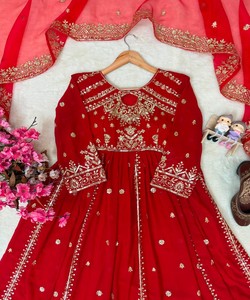Salwar Kameez Rouge Brodé pour Femme, Coupe Ample Longue, Tenue Ethnique de Mariage Style Inde Pakistan 85553 VRINDAVAN- LC 1481 - Product Image 3