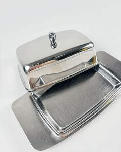 Plato para mantequilla de metal hecho a mano para accesorios de hogar de primera calidad con fina artesanía y detalles de diseño elegantes. - Product Image 6