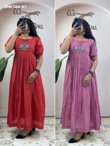 Kurti pour femme en coton Mul de qualité supérieure, aux couleurs étonnantes, idéal pour les occasions spéciales, avec des détails faits à la main. Fabricant de mode féminine de Surat. - Product Image 6