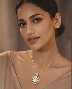 Collier médaillon Halo impérial de luxe pour femme, idéal pour le quotidien et les tenues stylées, à prix avantageux, par l'exportateur - Product Image 4