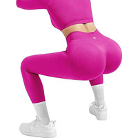 Ensembles d'entraînement 2 pièces pour femmes : Leggings sans couture à effet froncé discret rehausseur de fessiers, Shorts à logo frontal, Crop tops de yoga, Couleur unie, Respirant